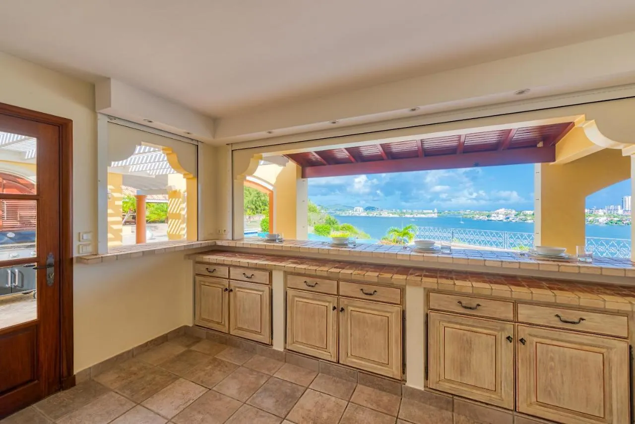 Villa Terre Azure Les Terres Basses 0*,